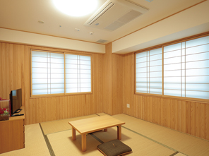 地元ひのきを使用した上質な空間です。ご家族の方が宿泊される際にご利用頂けます。